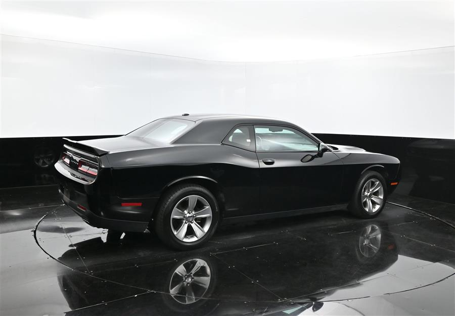 2022 Dodge Challenger SXT photo