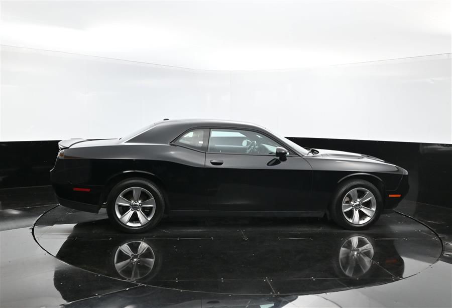 2022 Dodge Challenger SXT photo