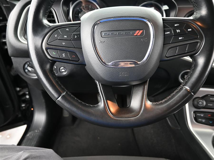 2022 Dodge Challenger SXT photo