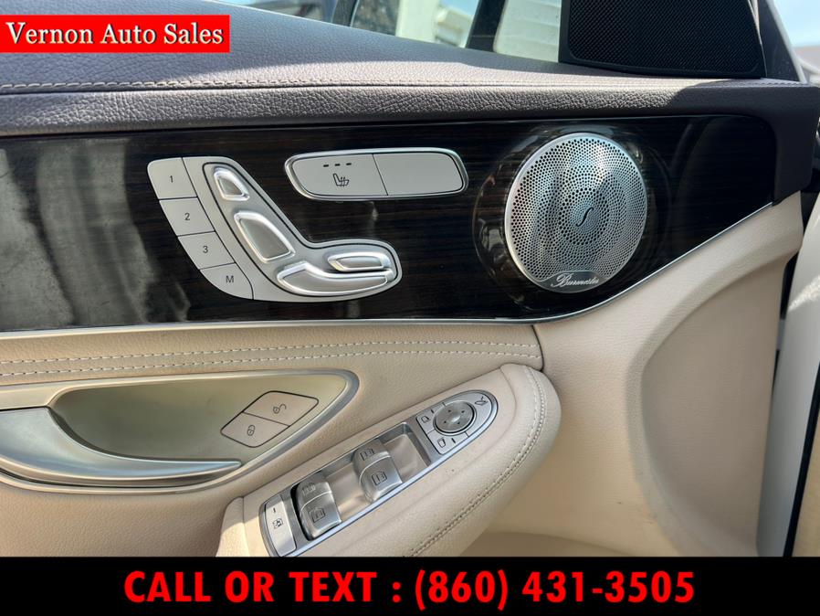 2015 Mercedes-Benz C-Class 4dr Sdn C 300 Luxury 4MATIC photo