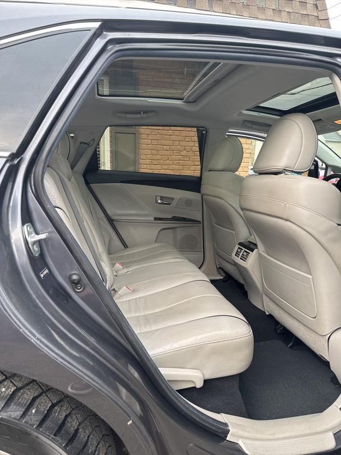 2013 Toyota Venza LE photo