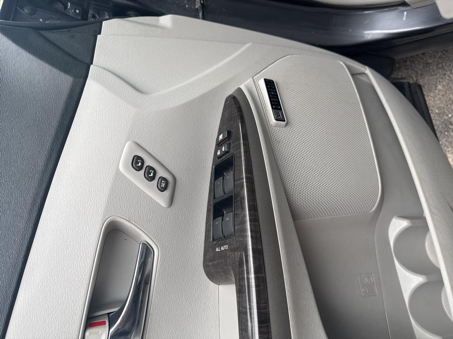 2013 Toyota Venza LE photo