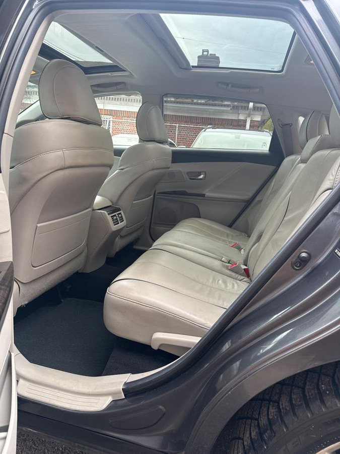 2013 Toyota Venza LE photo