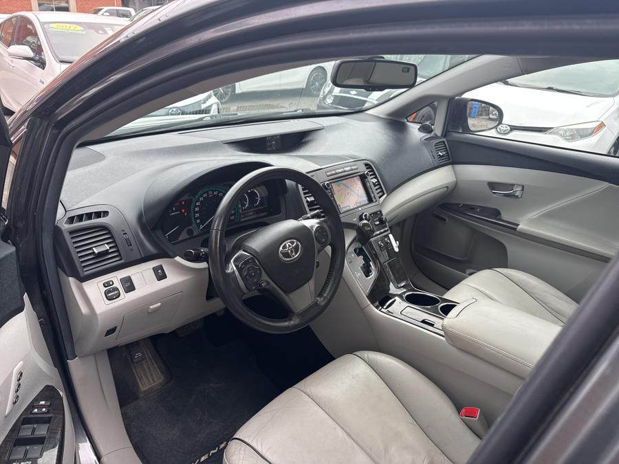 2013 Toyota Venza LE photo
