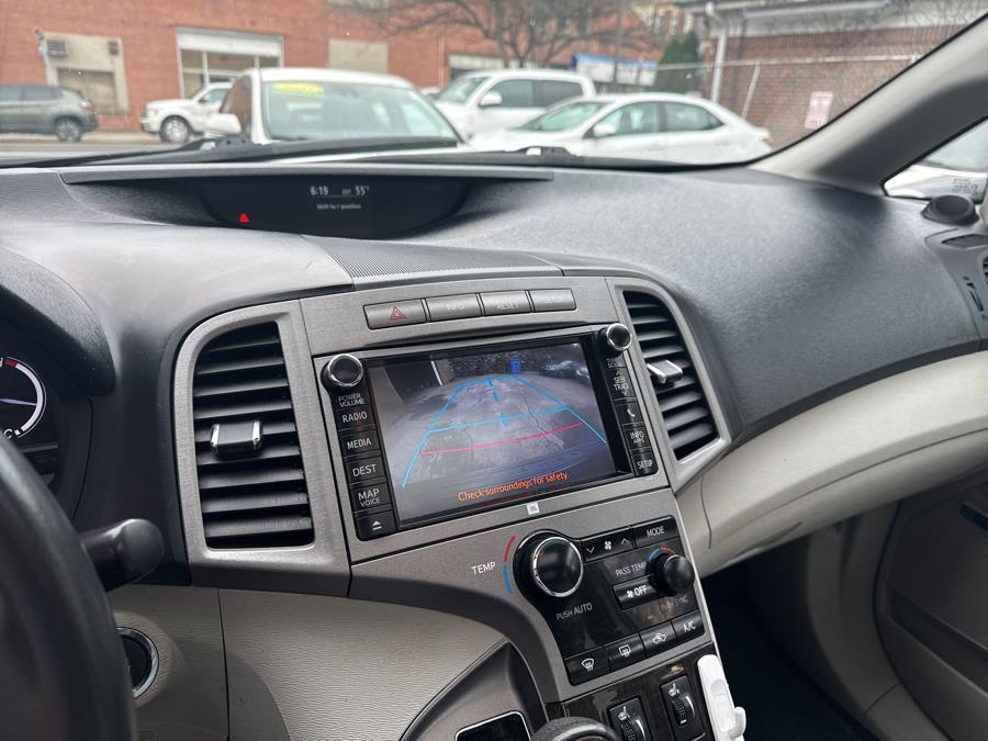 2013 Toyota Venza LE photo