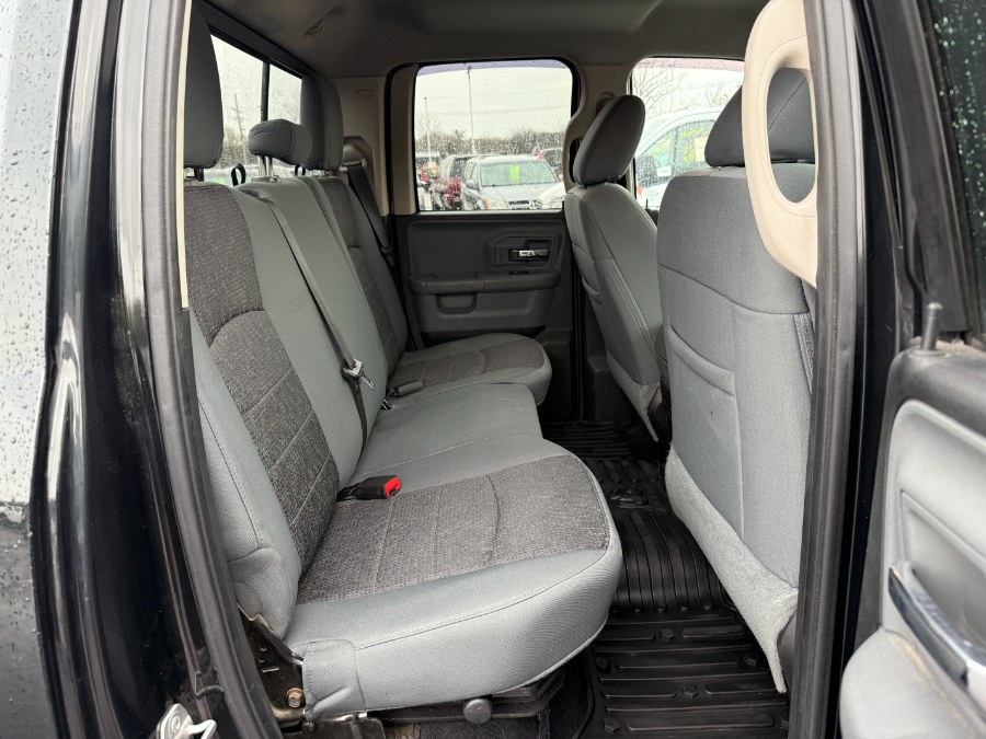 2015 RAM 1500 4WD Quad Cab 140.5