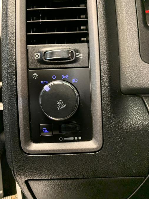 2017 RAM 1500 Express 4x4 Crew Cab 5''7