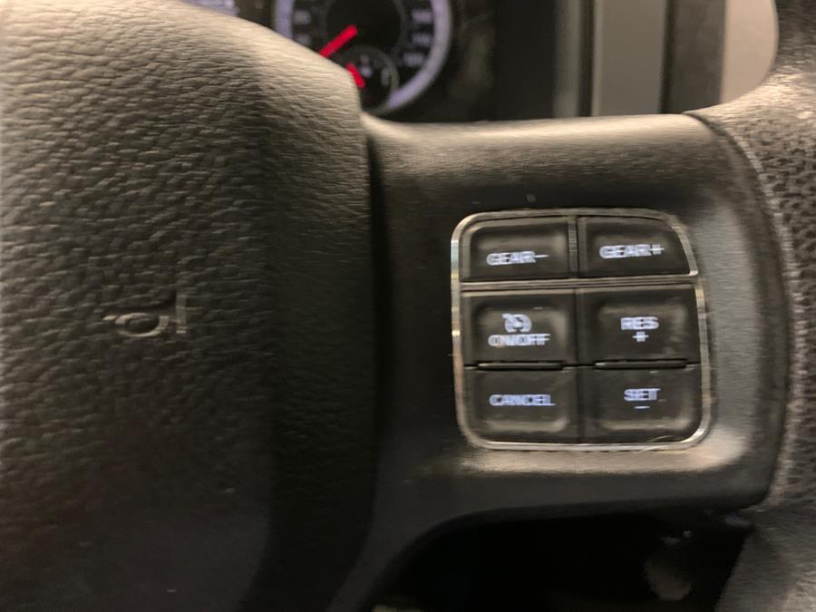 2017 RAM 1500 Express 4x4 Crew Cab 5''7