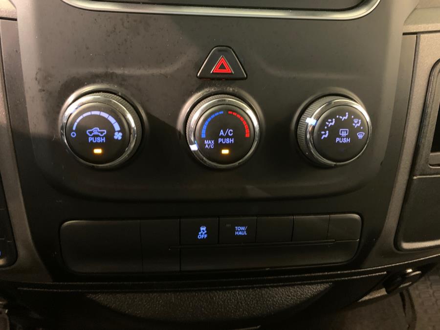 2017 RAM 1500 Express 4x4 Crew Cab 5''7