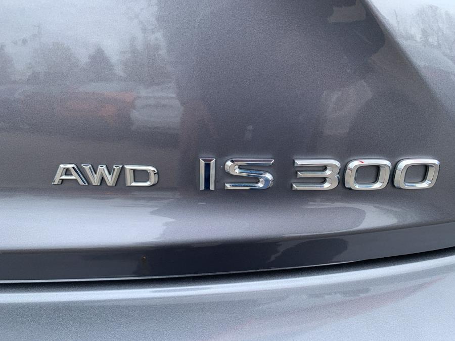 2016 Lexus IS 300 photo