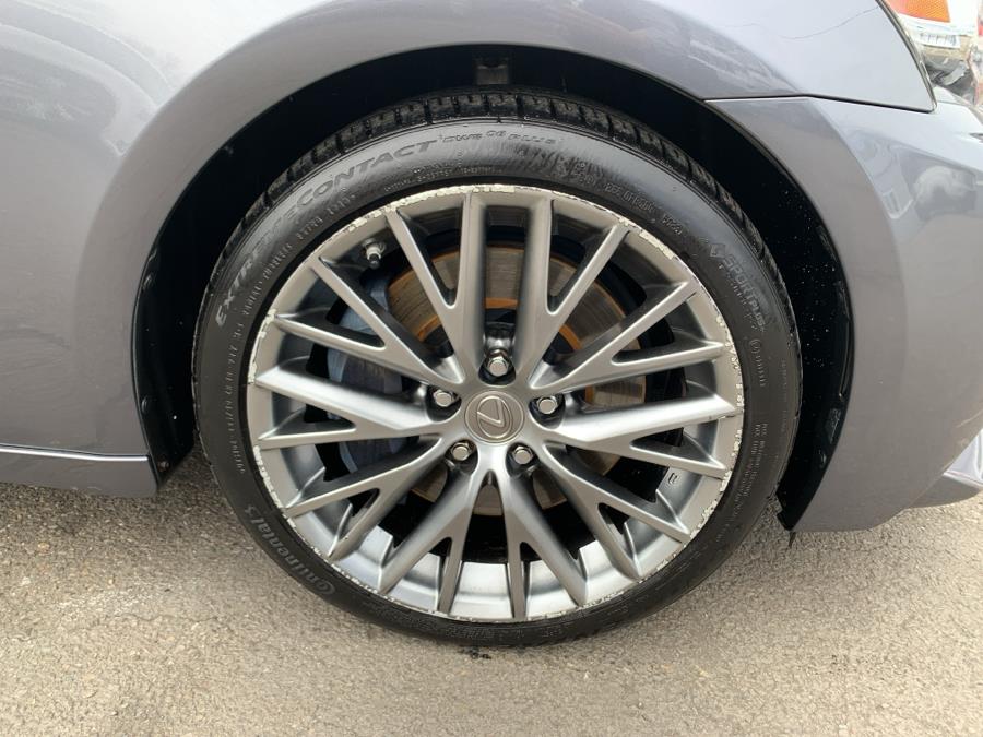 2016 Lexus IS 300 photo