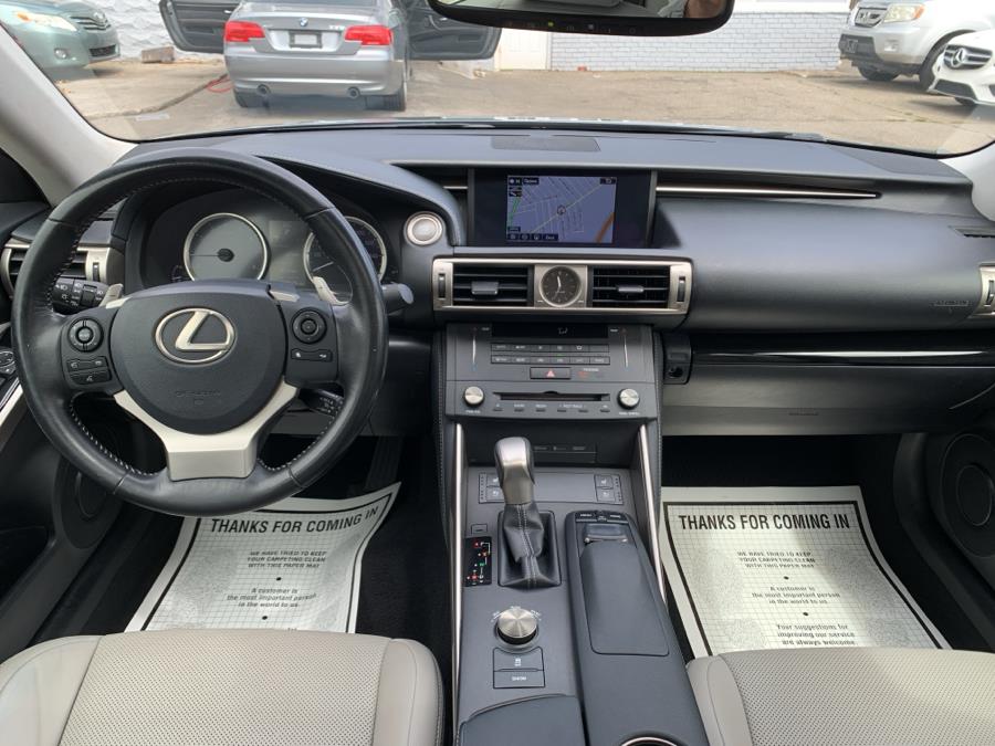 2016 Lexus IS 300 photo