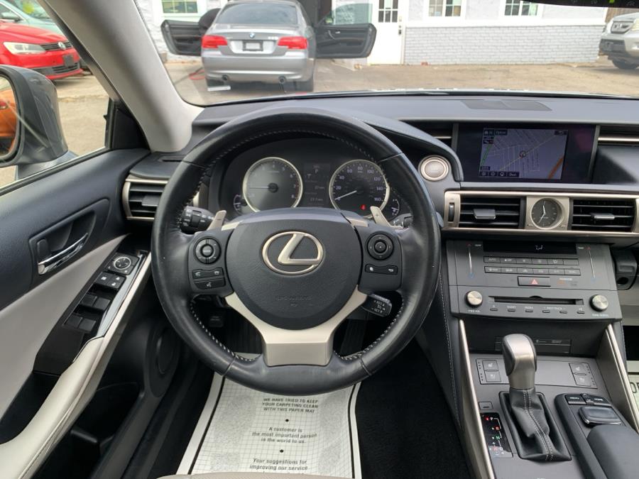 2016 Lexus IS 300 photo