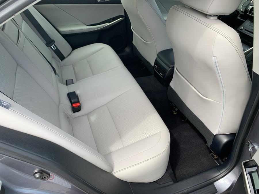 2016 Lexus IS 300 photo