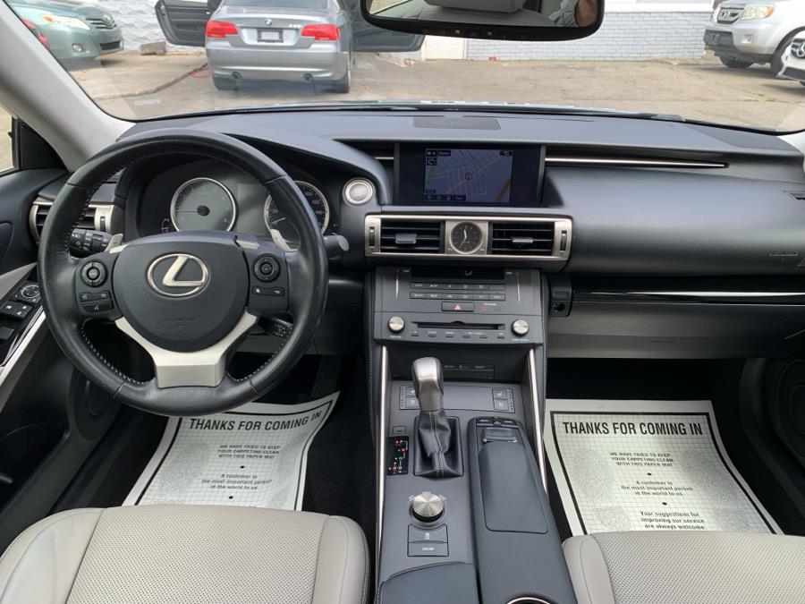 2016 Lexus IS 300 photo