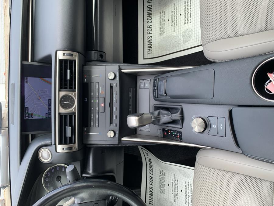 2016 Lexus IS 300 photo