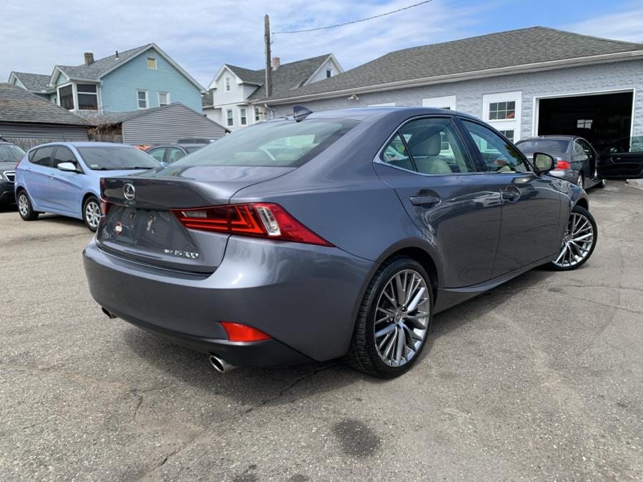 2016 Lexus IS 300 photo
