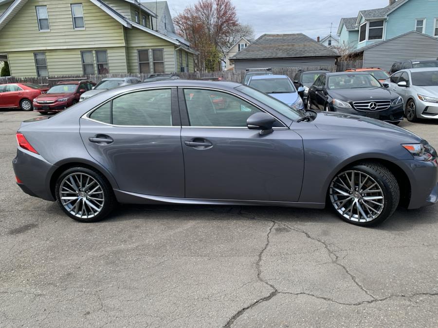 2016 Lexus IS 300 photo