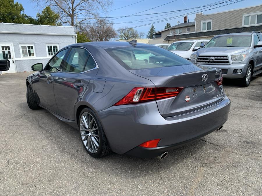 2016 Lexus IS 300 photo