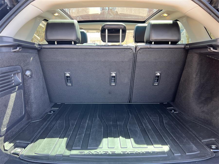 2019 Land Rover Range Rover Evoque 5 Door SE Premium photo