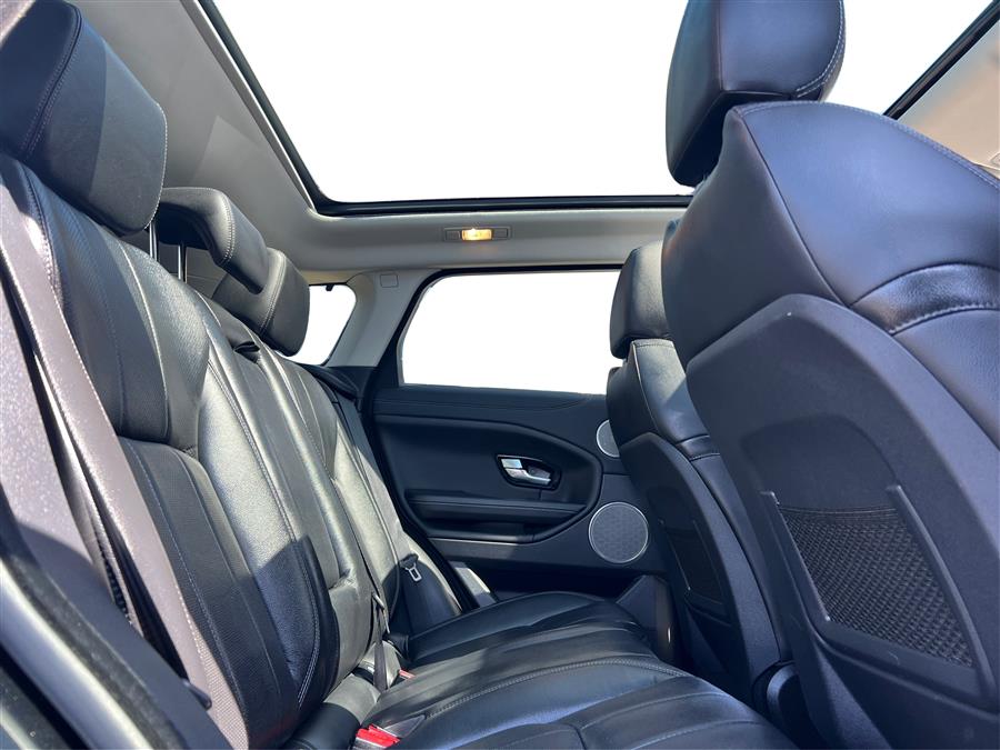 2019 Land Rover Range Rover Evoque 5 Door SE Premium photo