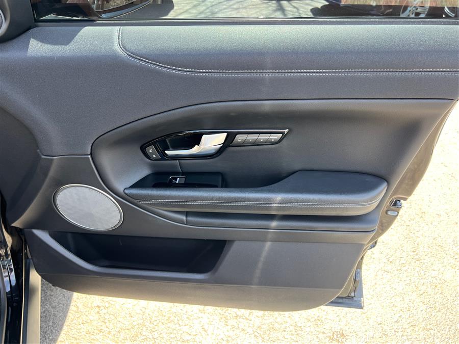2019 Land Rover Range Rover Evoque 5 Door SE Premium photo