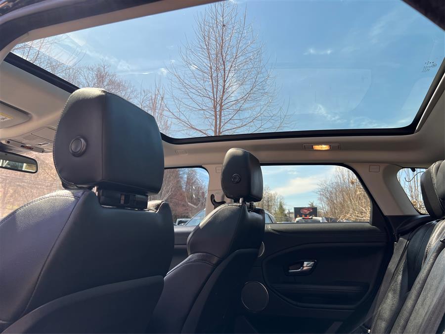 2019 Land Rover Range Rover Evoque 5 Door SE Premium photo