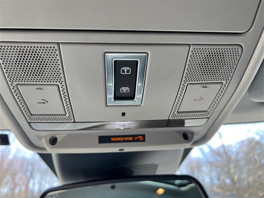 2019 Land Rover Range Rover Evoque 5 Door SE Premium photo