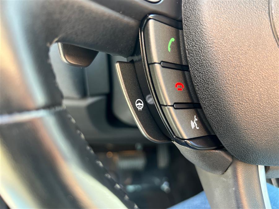 2019 Land Rover Range Rover Evoque 5 Door SE Premium photo