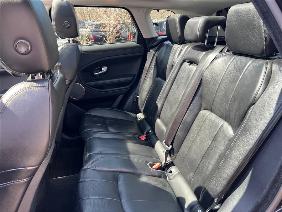 2019 Land Rover Range Rover Evoque 5 Door SE Premium photo