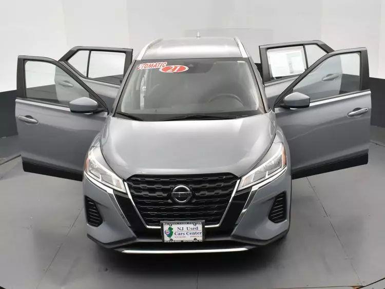 2021 Nissan Kicks SV Sport Utility 4D photo