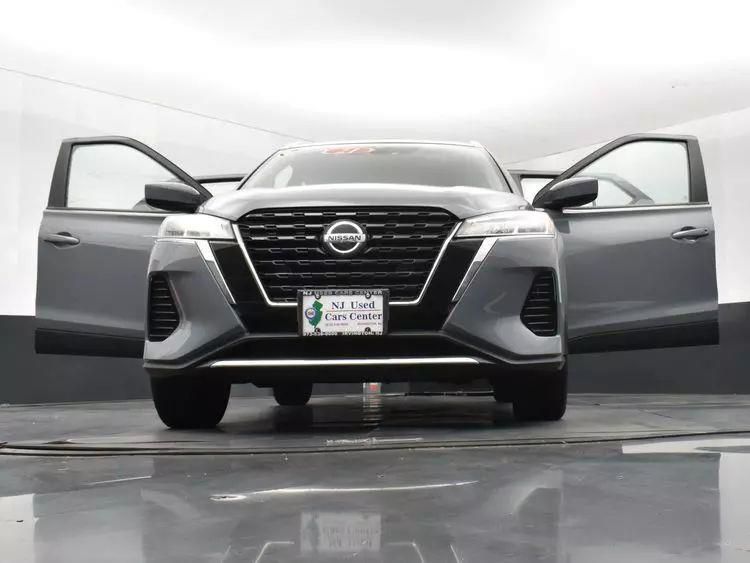 2021 Nissan Kicks SV Sport Utility 4D photo