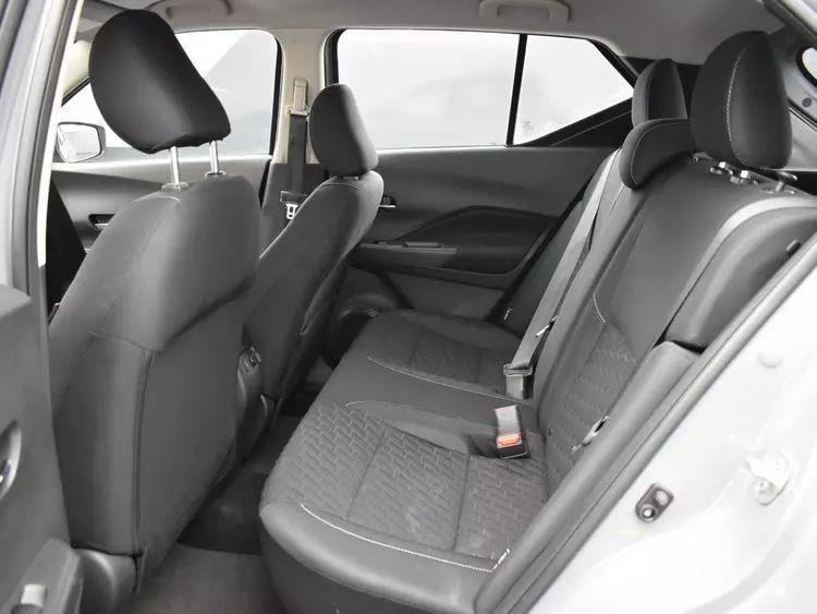 2021 Nissan Kicks SV Sport Utility 4D photo