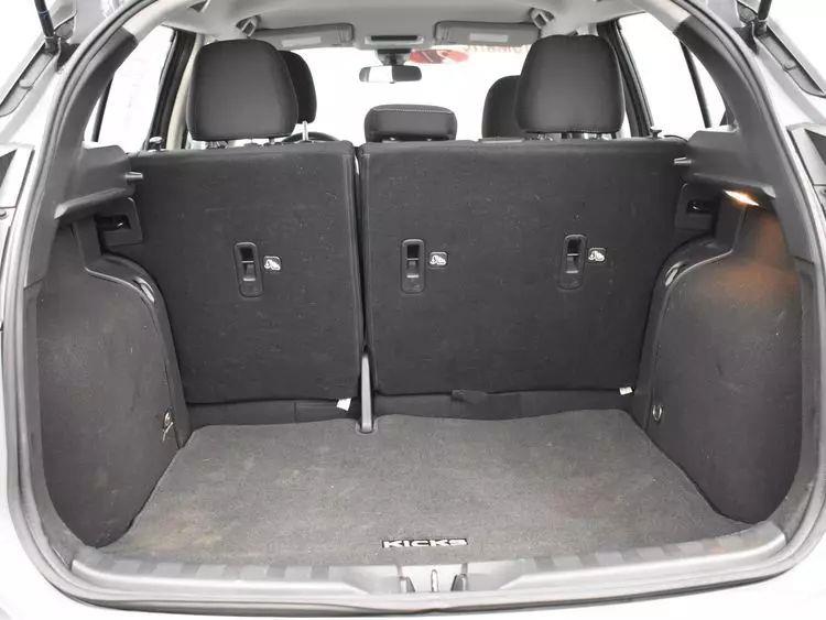 2021 Nissan Kicks SV Sport Utility 4D photo
