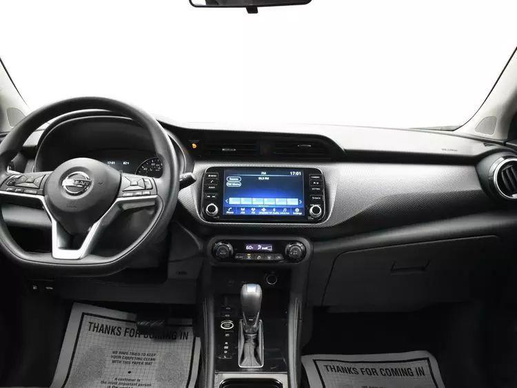 2021 Nissan Kicks SV Sport Utility 4D photo