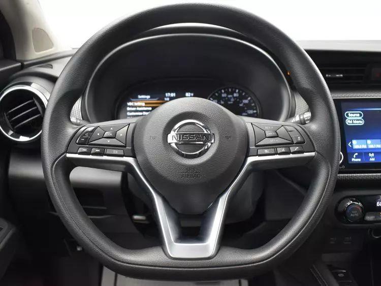 2021 Nissan Kicks SV Sport Utility 4D photo