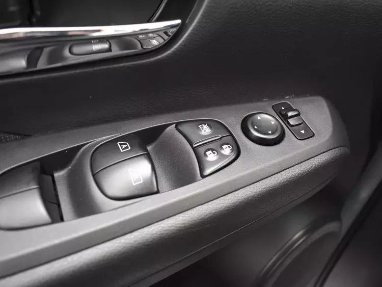 2021 Nissan Kicks SV Sport Utility 4D photo
