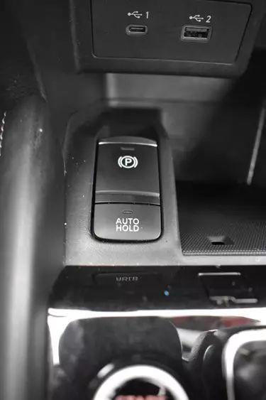 2021 Nissan Kicks SV Sport Utility 4D photo