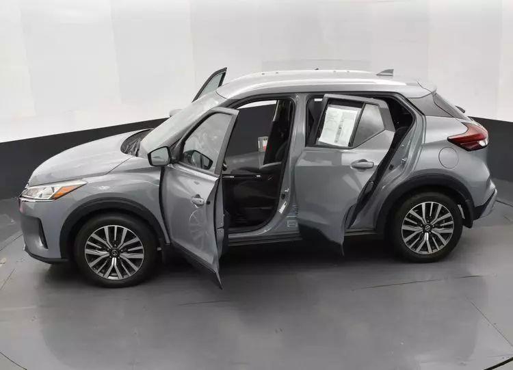 2021 Nissan Kicks SV Sport Utility 4D photo