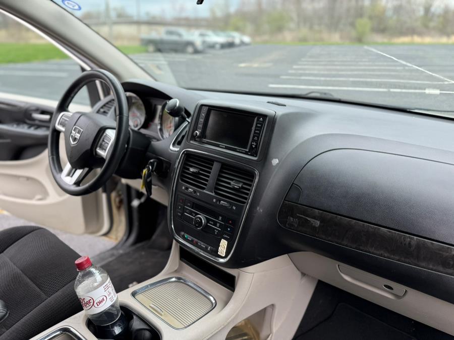 2013 Dodge Grand Caravan Crew photo