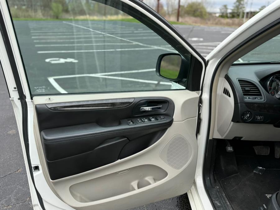2013 Dodge Grand Caravan Crew photo