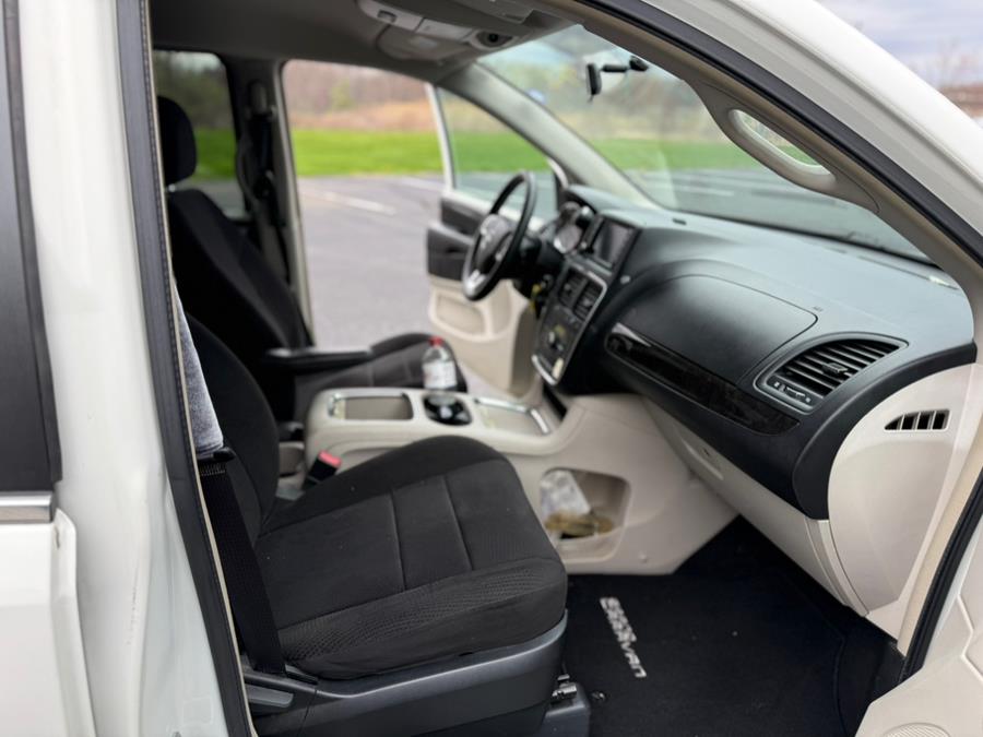 2013 Dodge Grand Caravan Crew photo