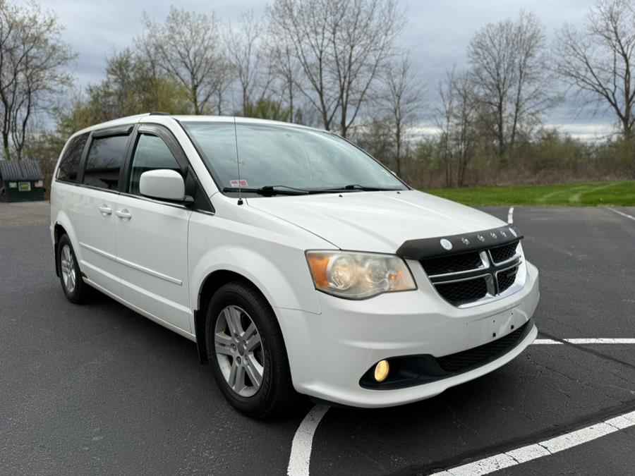 2013 Dodge Grand Caravan Crew photo