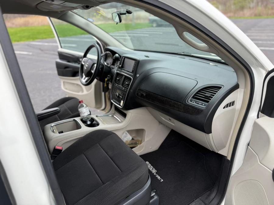 2013 Dodge Grand Caravan Crew photo