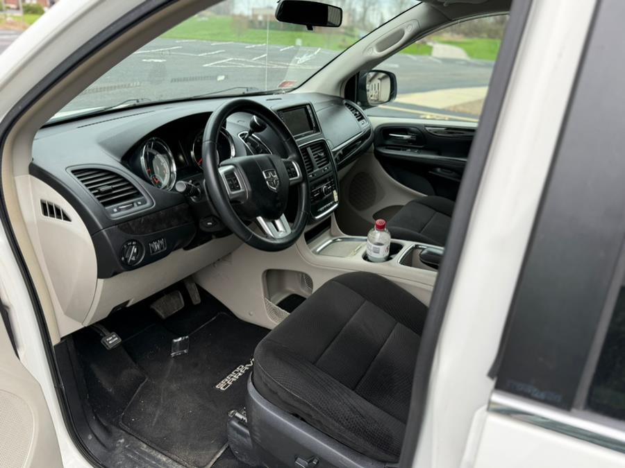 2013 Dodge Grand Caravan Crew photo