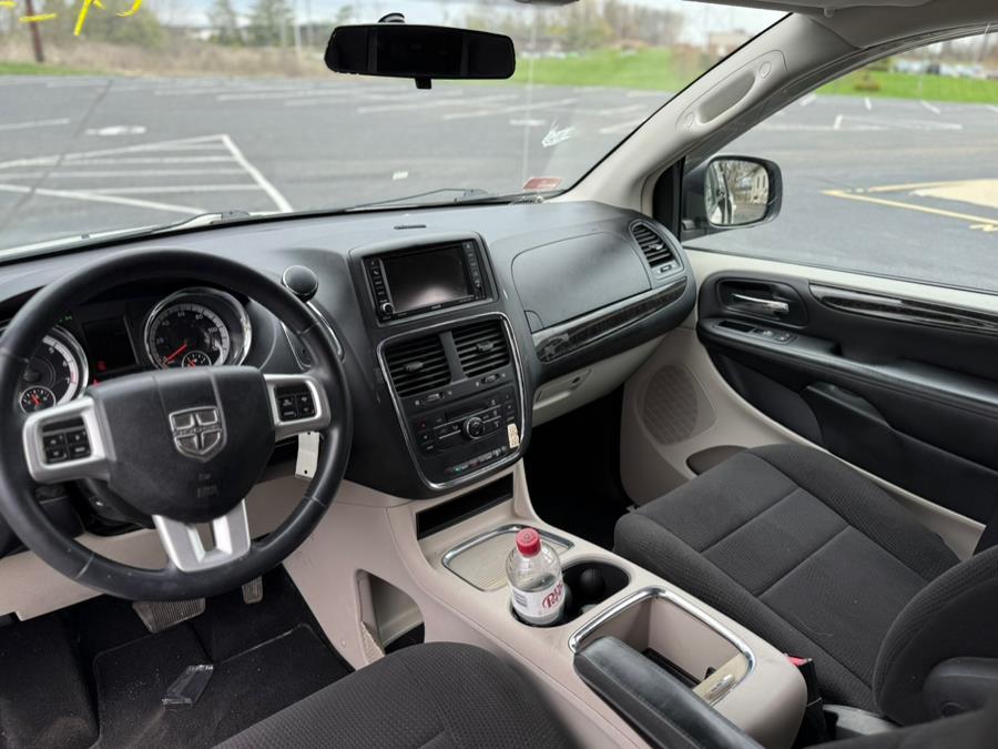 2013 Dodge Grand Caravan Crew photo