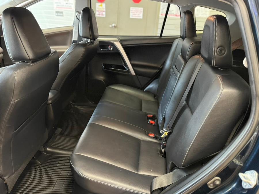 2017 Toyota RAV4 Hybrid Limited AWD (Natl) photo
