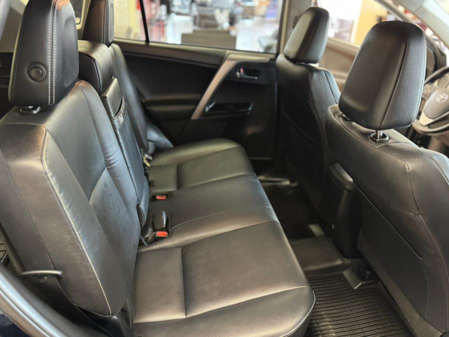 2017 Toyota RAV4 Hybrid Limited AWD (Natl) photo