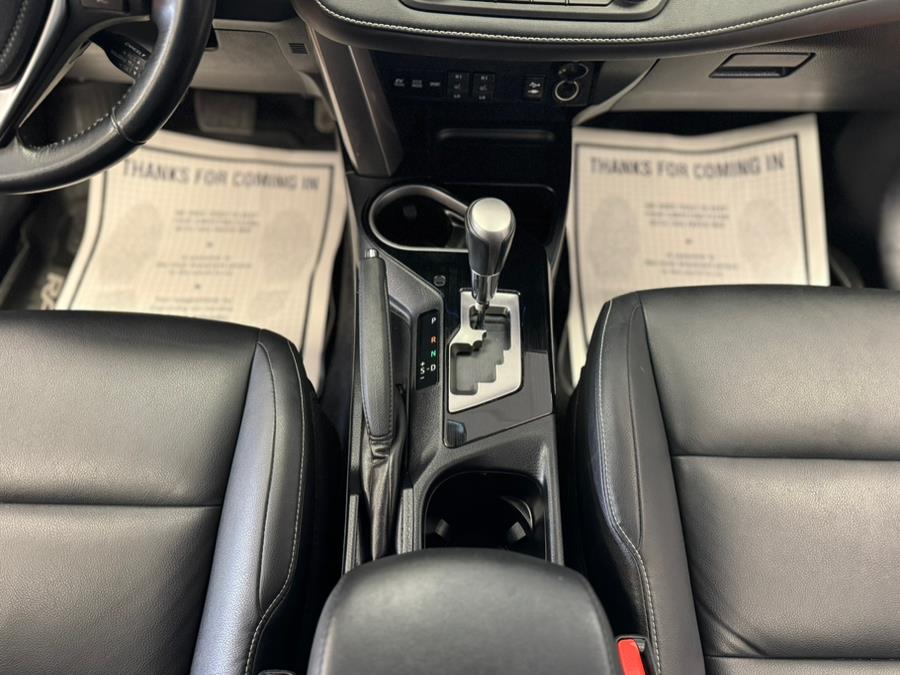 2017 Toyota RAV4 Hybrid Limited AWD (Natl) photo