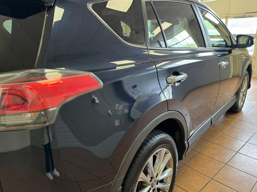 2017 Toyota RAV4 Hybrid Limited AWD (Natl) photo